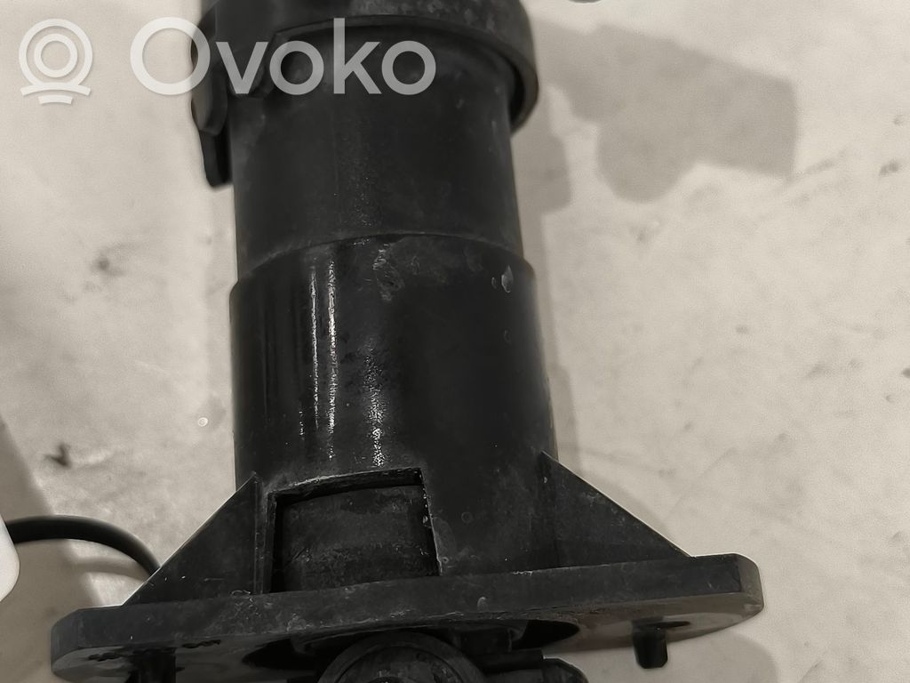 Audi A6 S6 C6 4F Dysza spryskiwacza lampy przedniej 