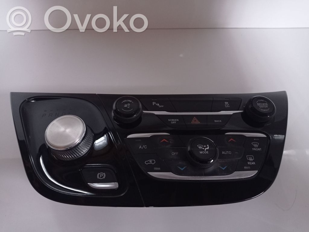 Chrysler Pacifica Climate control unit 
