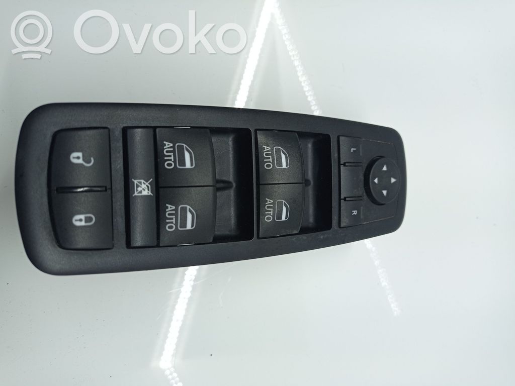 Chrysler Pacifica Electric window control switch 