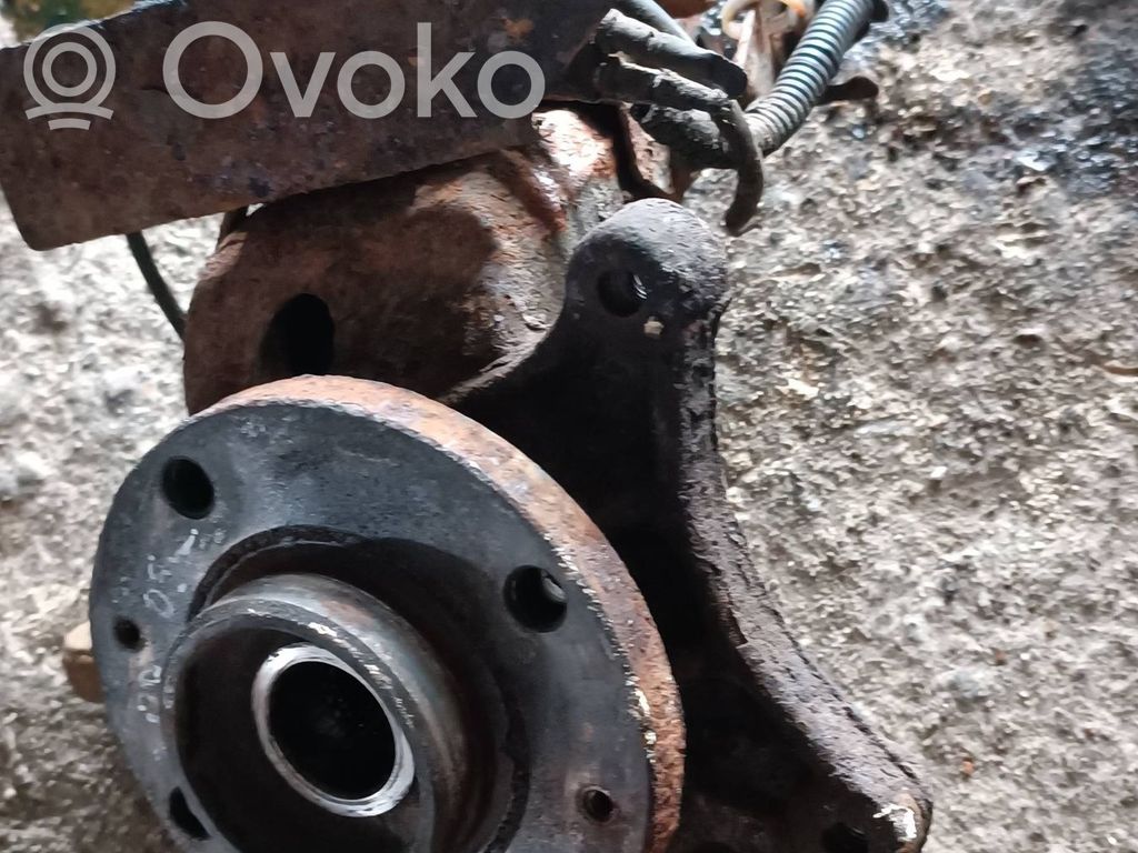 Front wheel hub