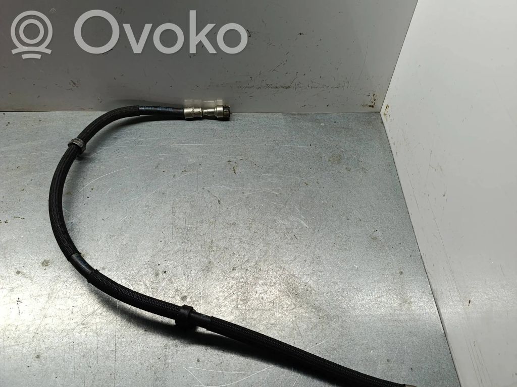 BMW 3 E90 E91 Degvielas caurulīte (-es) 