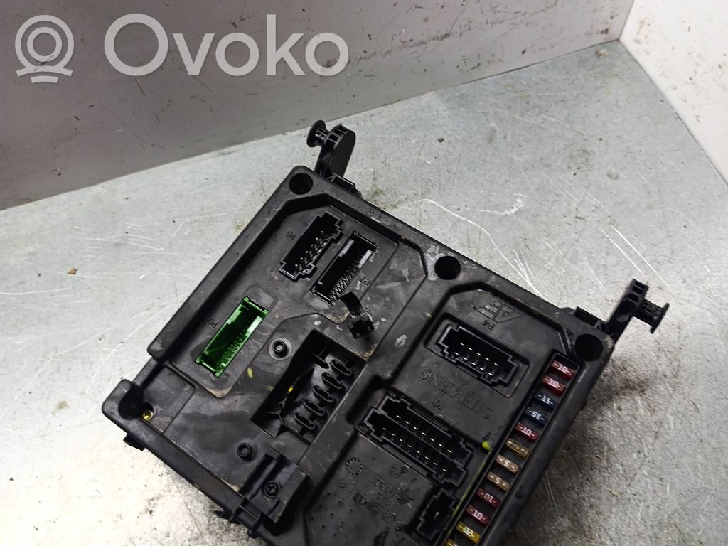 Seat Alhambra (Mk1) Module de fusibles 