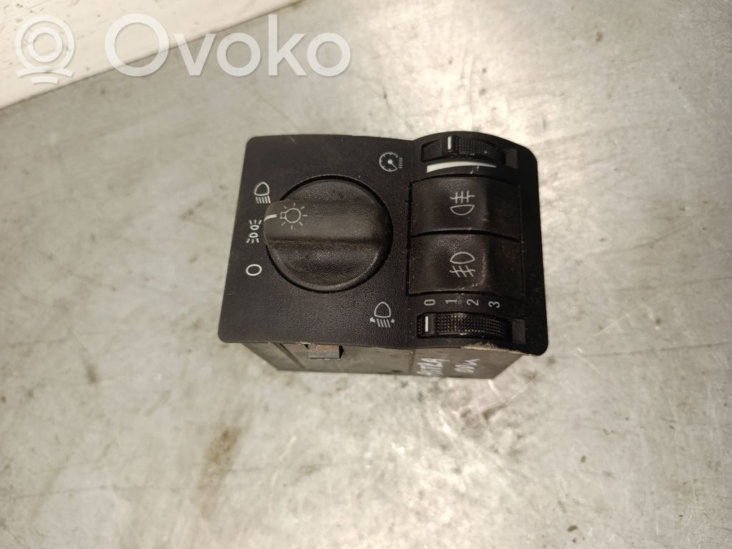 Opel Zafira A Interruptor de luz 