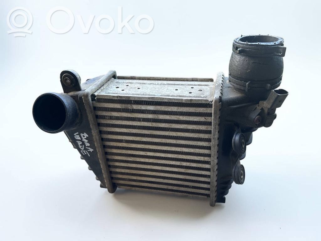 Volkswagen Golf IV Chłodnica powietrza doładowującego / Intercooler 