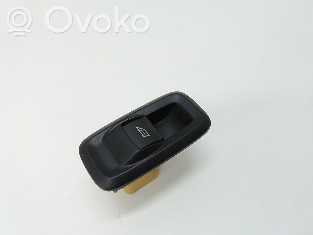 Ford Fiesta Przyciski szyb 