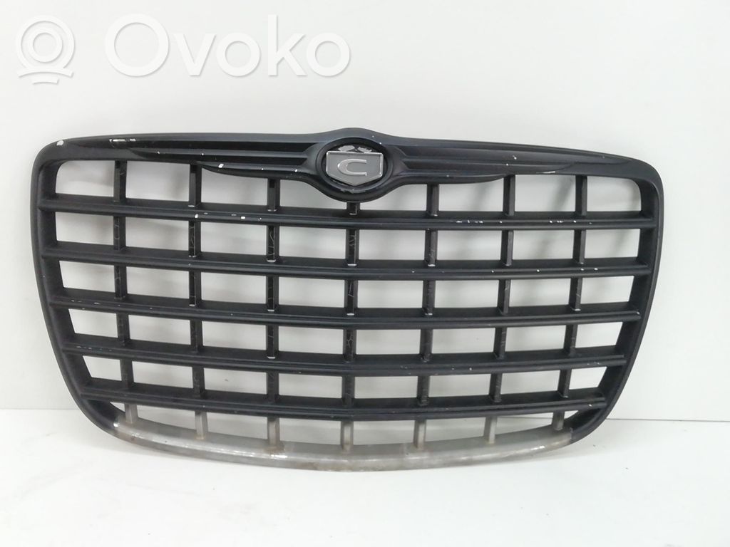 Chrysler 300 - 300C Etupuskurin ylempi jäähdytinsäleikkö 