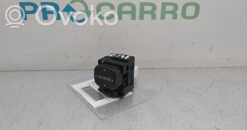 Wing mirror switch