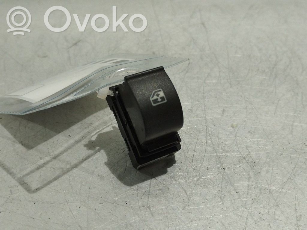 Electric window control switch   7354612800