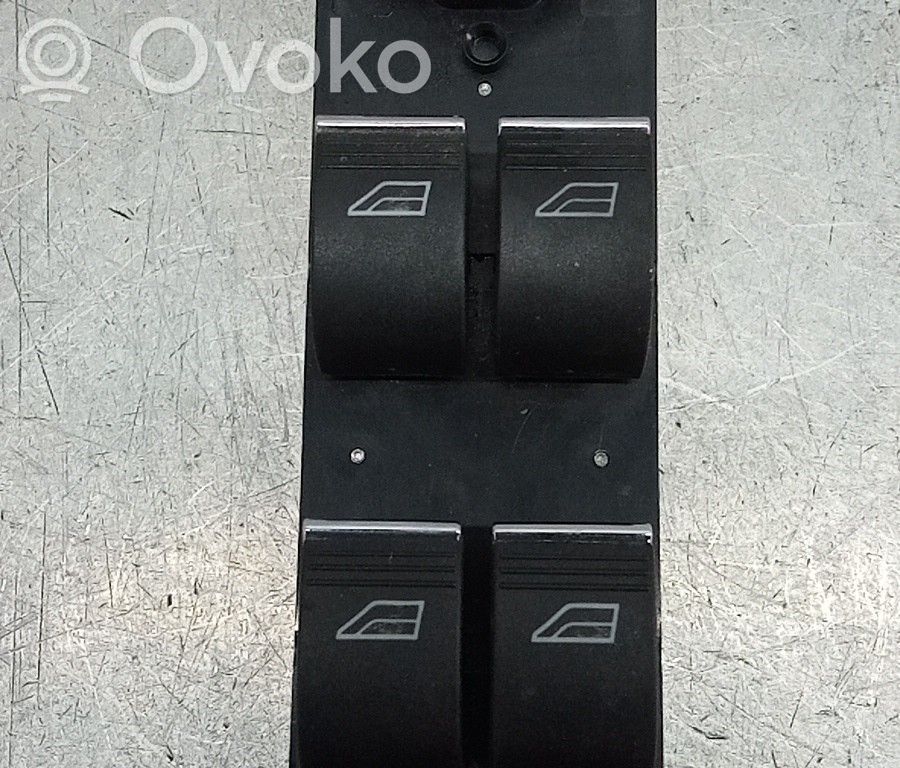 Electric window control switch   AM5T14A132CA