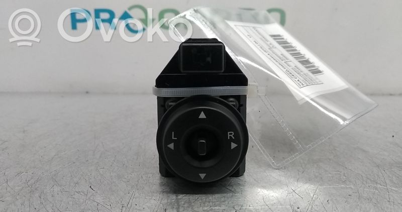 Wing mirror switch
