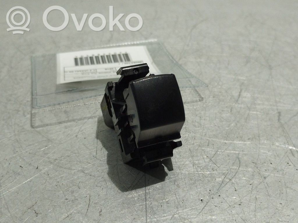 Electric window control switch   8608A320