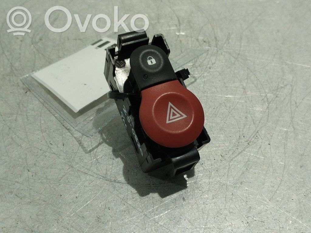 Hazard light switch   E3160101