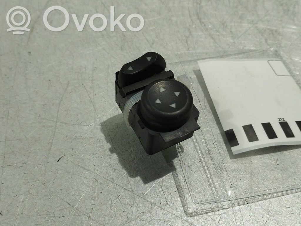 Wing mirror switch
