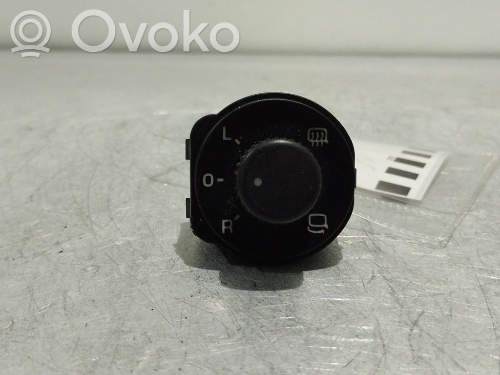 Sivupeilin kytkin   1K8959565A