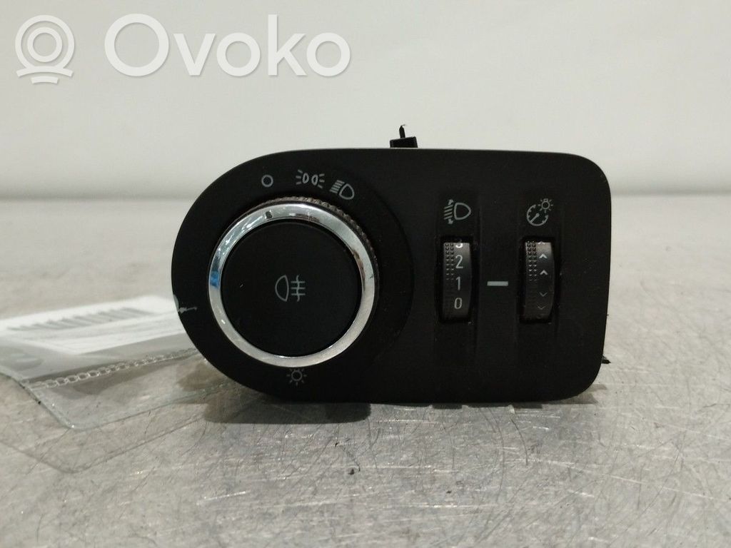 Lukturu slēdzis   13470443