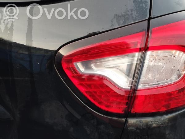 Tailgate rear/tail lights
