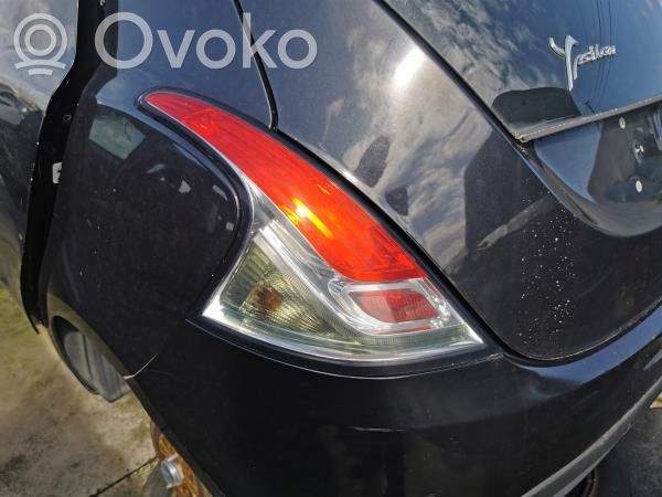 Tailgate rear/tail lights