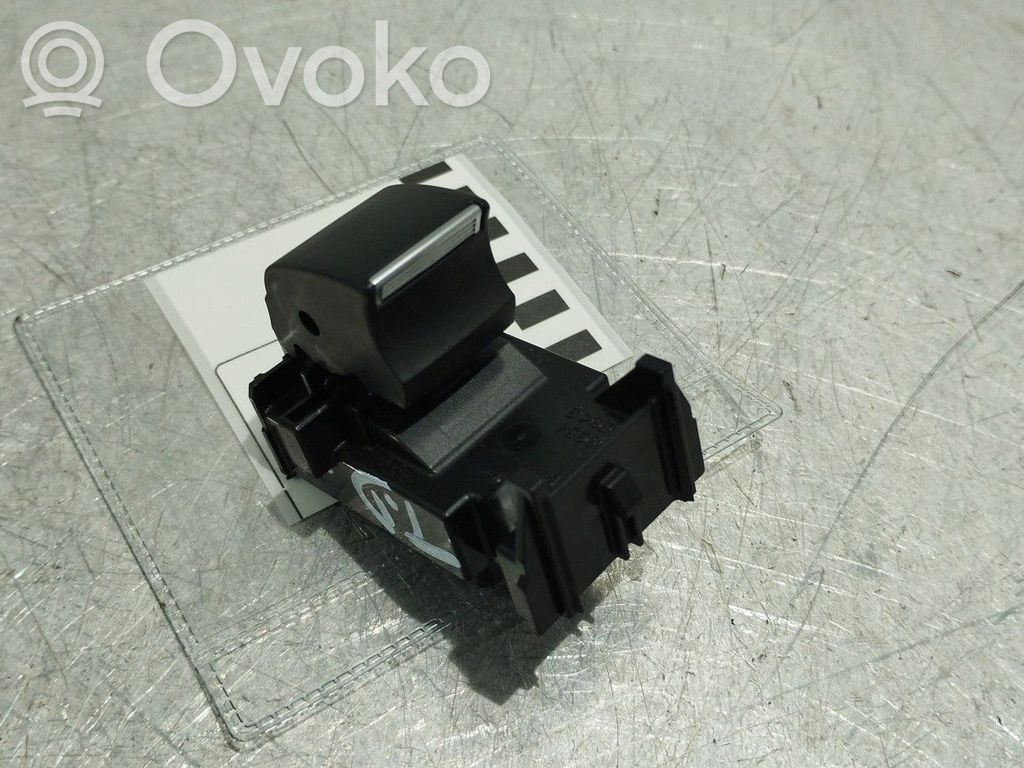 Electric window control switch   193354,4040C313D
