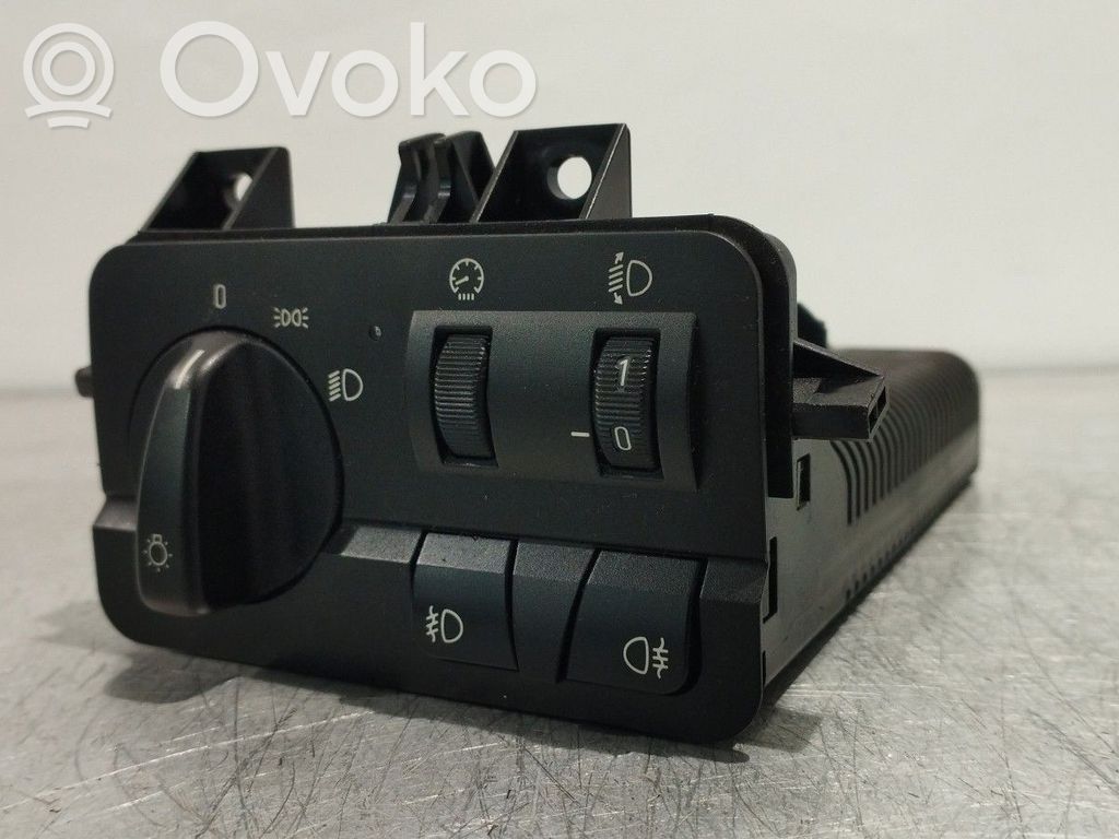 Light switch   61314108586
