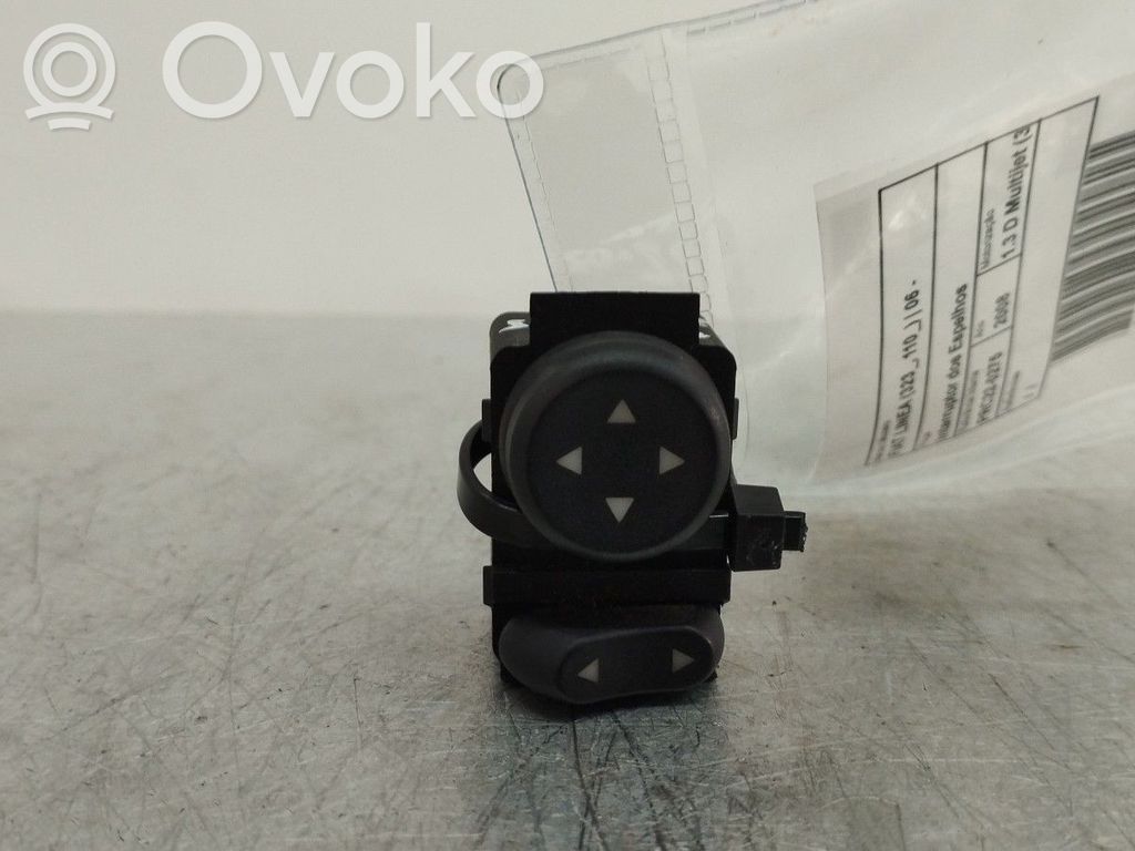 Wing mirror switch