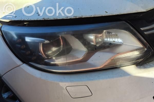 Volkswagen Tiguan Lampa przednia 