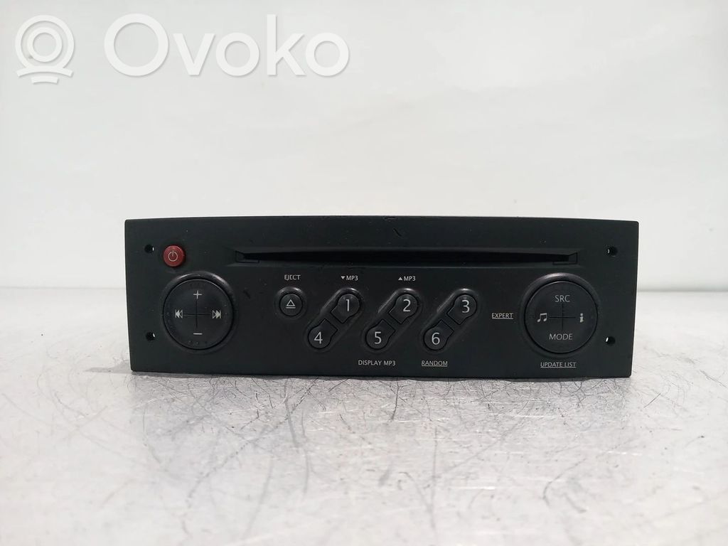 Renault Clio III Panel / Radioodtwarzacz CD/DVD/GPS 