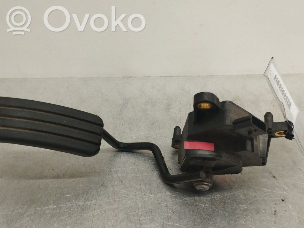 Akceleratoriaus pedalas   8200297335A