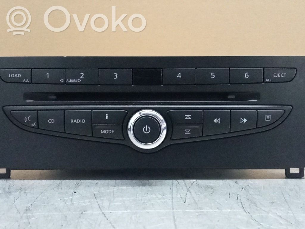 Renault Latitude (L70) Panel / Radioodtwarzacz CD/DVD/GPS 