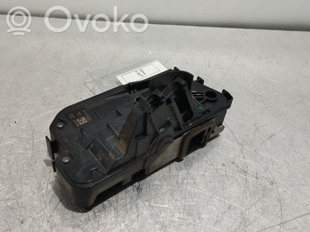 Ford Fiesta Priekšpusē slēdzene 