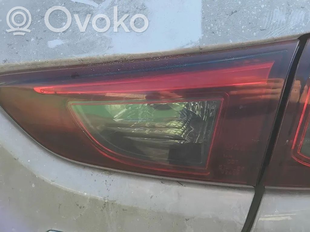 Aizmugurējais lukturis pārsegā
