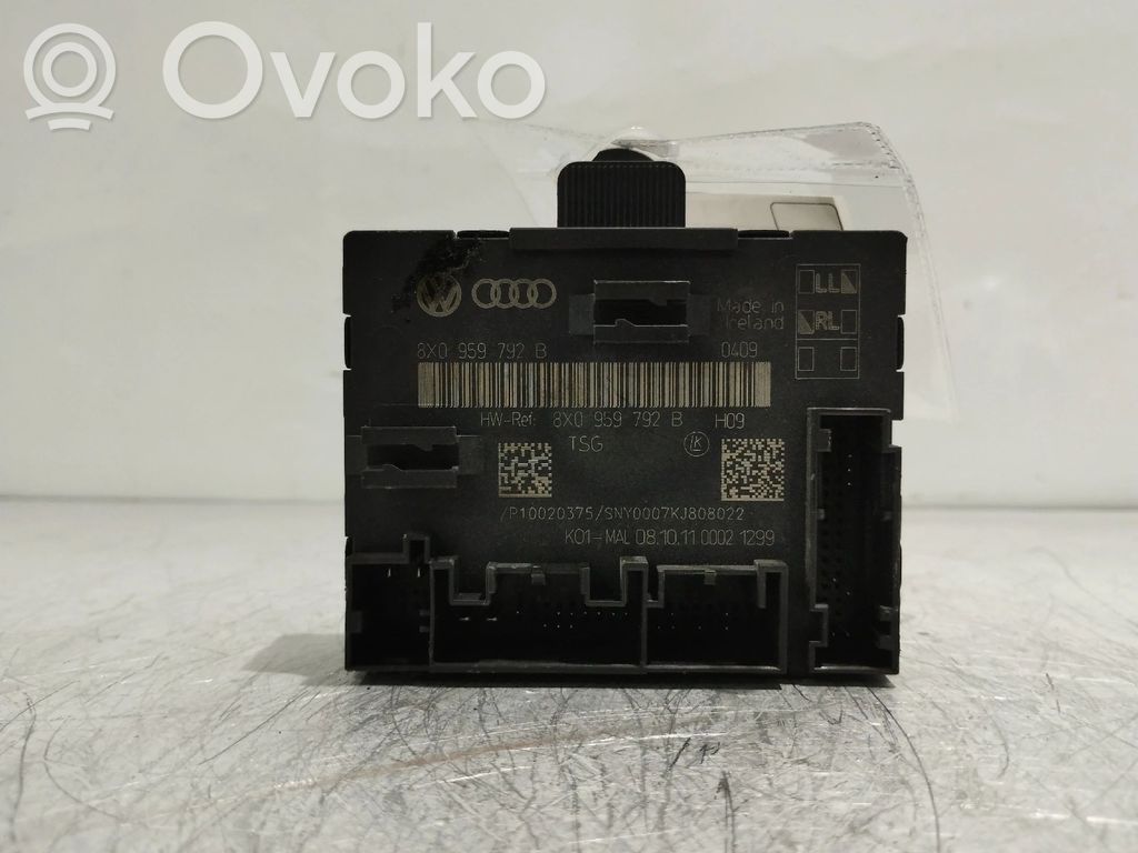 Silnik regulatora szyby drzwi przednich   8X0959792B