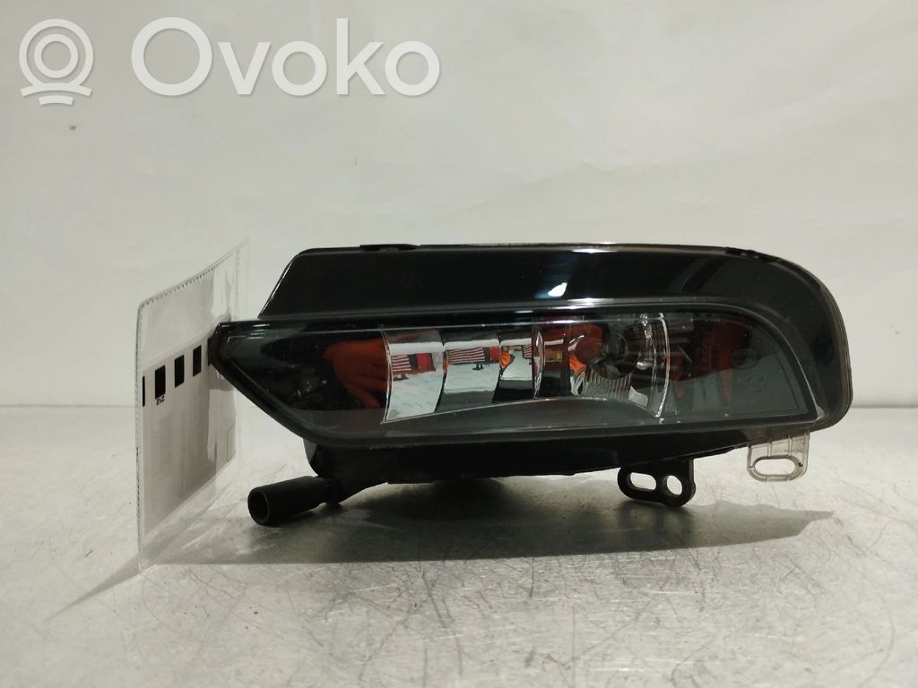 Etusumuvalo   8V0941699C,1NE01083209