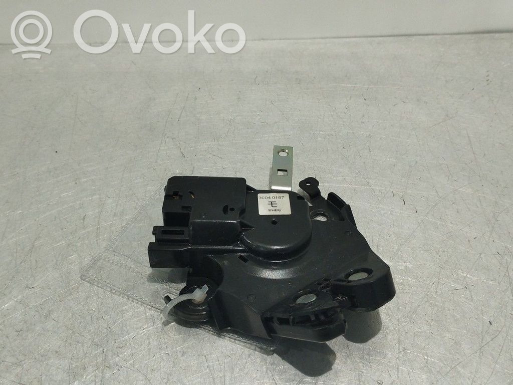 Tailgate exterior lock