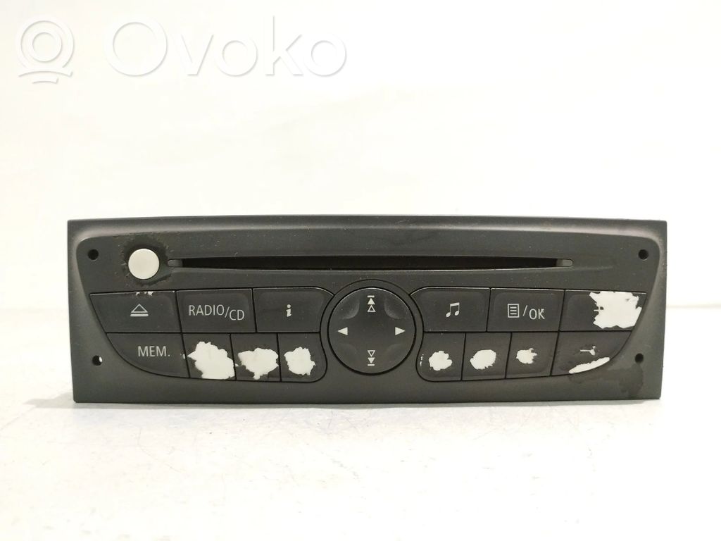 Renault Clio III Panel / Radioodtwarzacz CD/DVD/GPS 