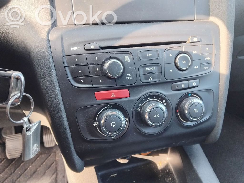 Citroen C4 II Mittelkonsole 