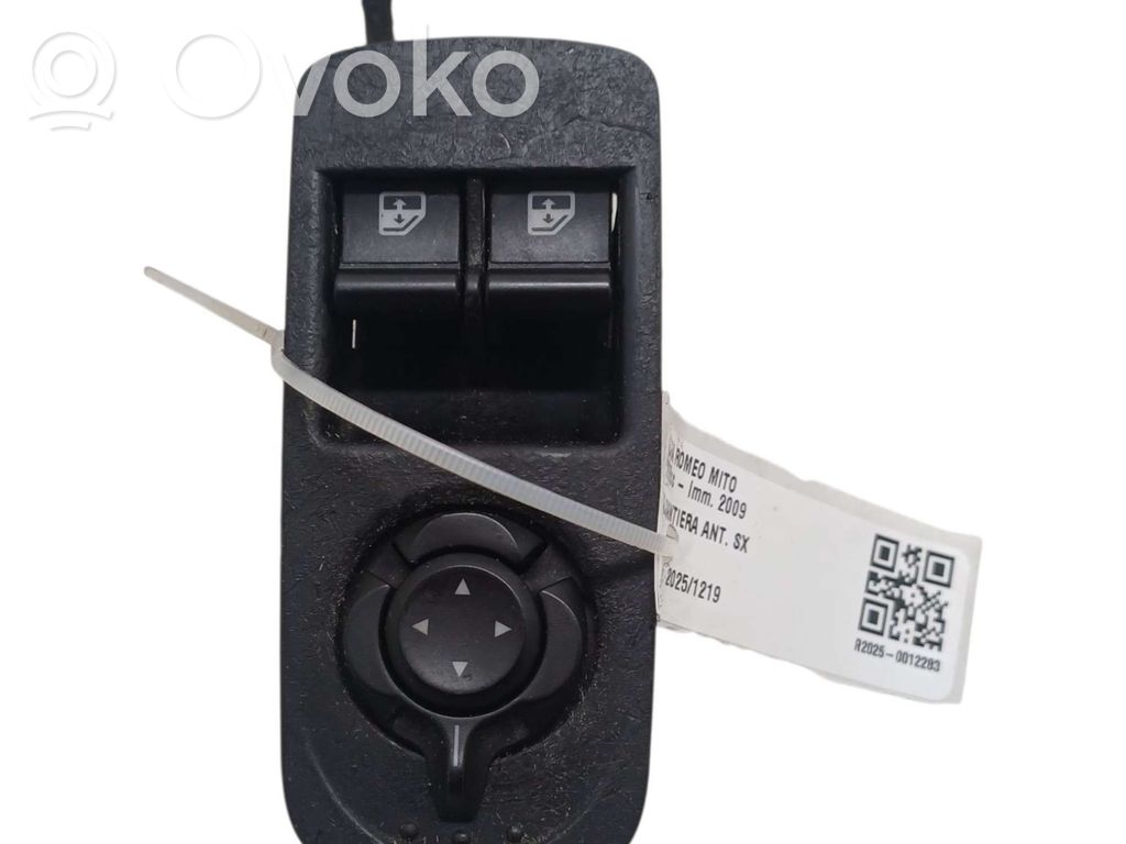 Alfa Romeo Mito Elektrinių langų jungtukas 