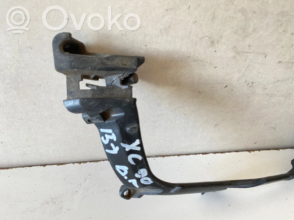 Volvo XC90 Fog light bracket 
