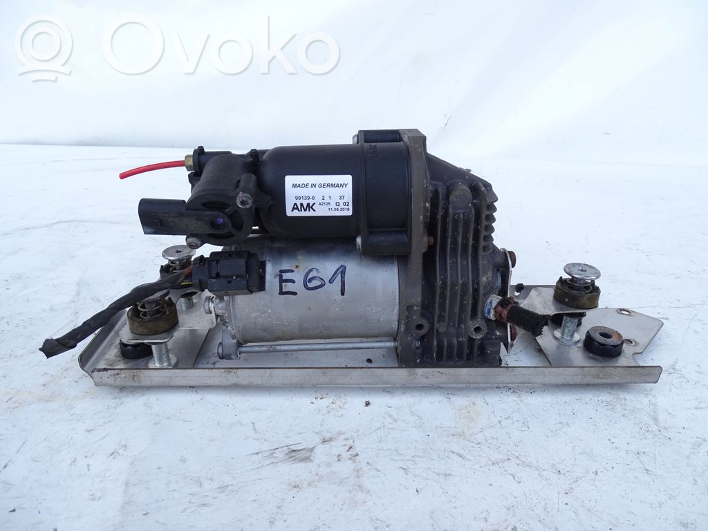BMW 5 E60 E61 Air suspension compressor/pump 