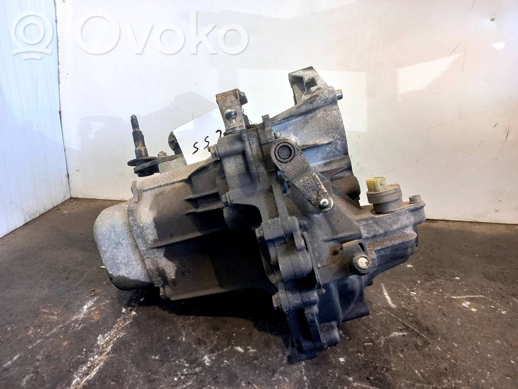 Peugeot 206 Manual 5 speed gearbox 