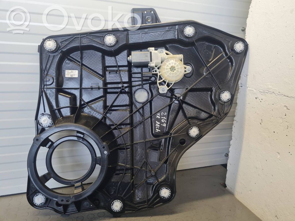 Ford Focus Ręczny podnośnik szyby drzwi tylnych 