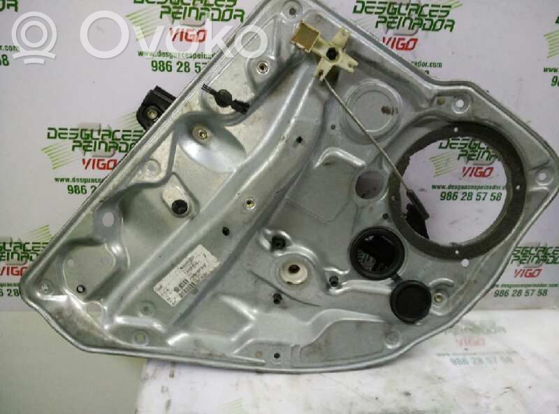 Volkswagen Golf IV Geam lateral spate 