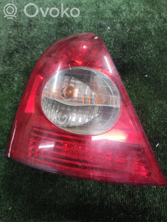 Renault Clio II Aizmugurējais lukturis virsbūvē 