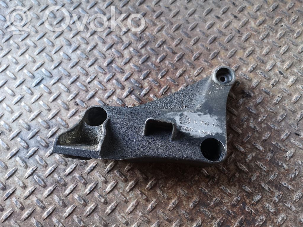 BMW 5 E39 Engine mounting bracket 