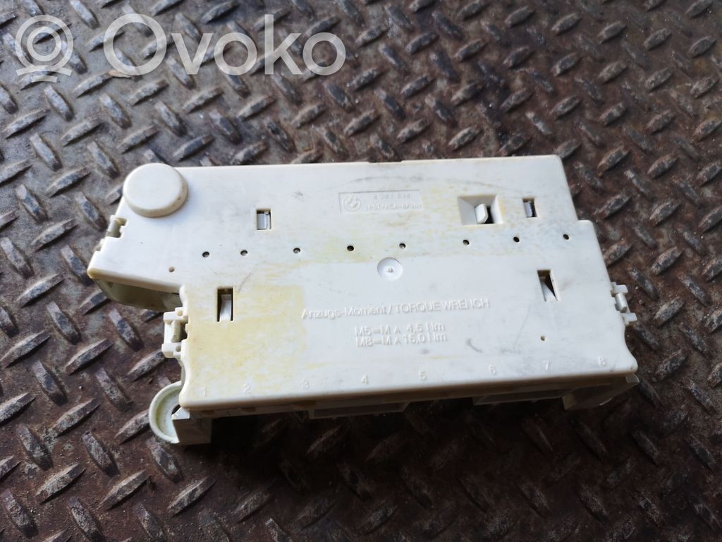 Saugiklių blokas   8387545