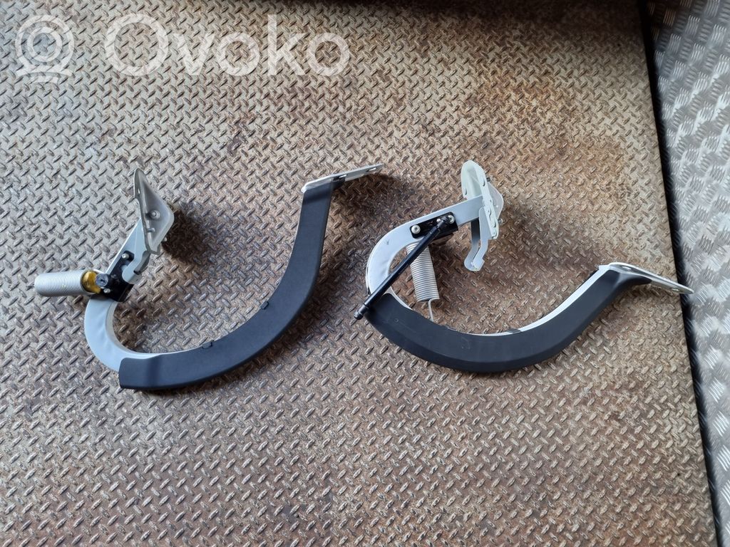 Jaguar XE Tailgate/trunk/boot hinge 