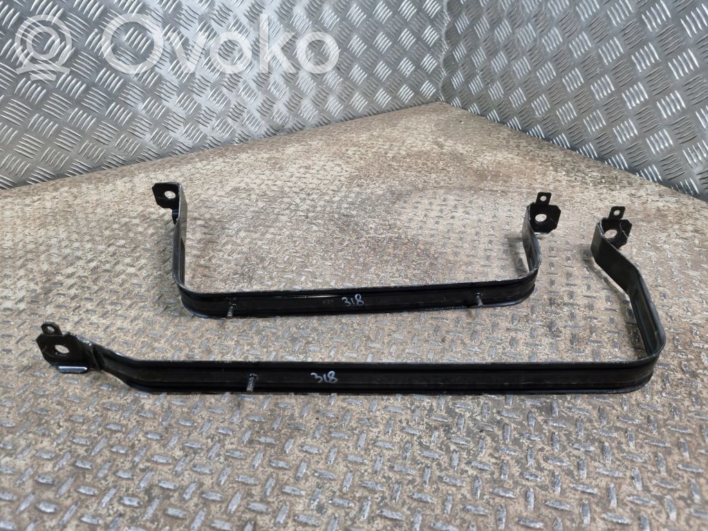 Chrysler Pacifica Polttoainesäiliön kannake 
