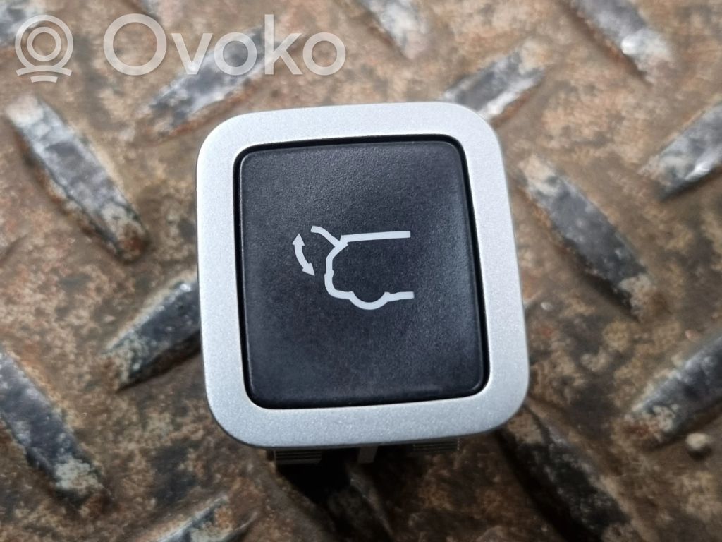 Chrysler Pacifica Przełącznik / Przycisk otwierania klapy bagażnika 
