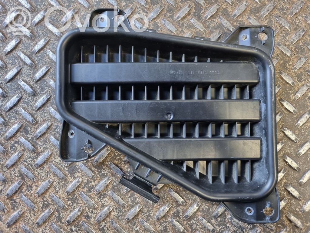 Audi Q3 F3 Priekšējā luktura detaļa 