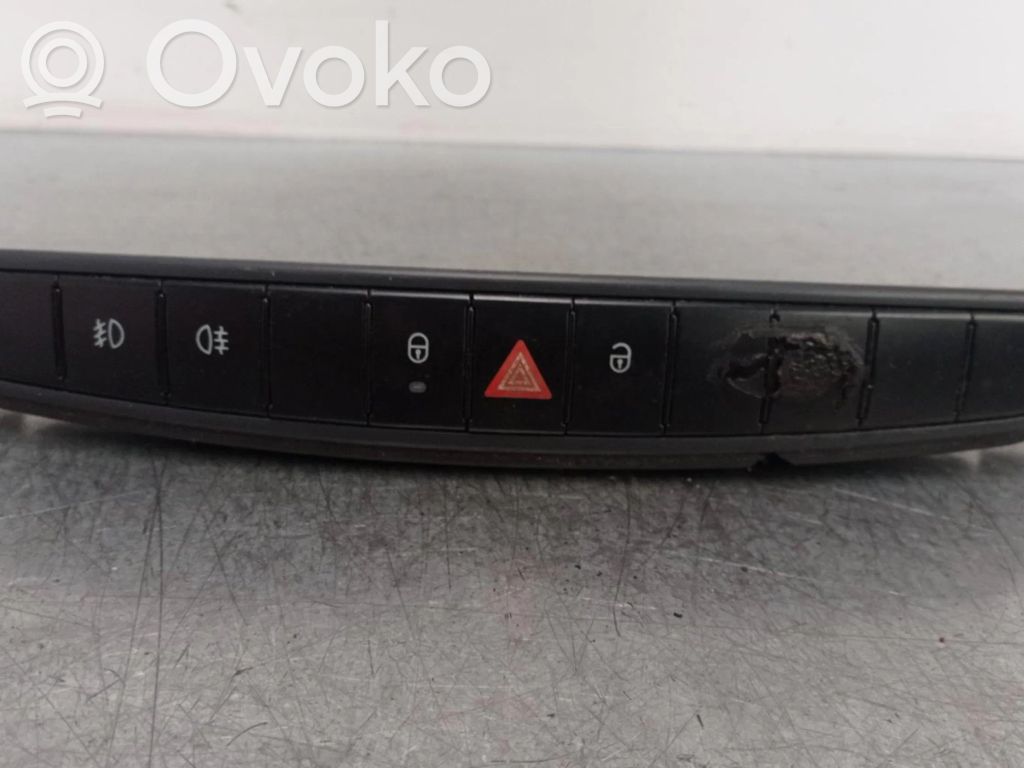 Hazard light switch   A4548202610