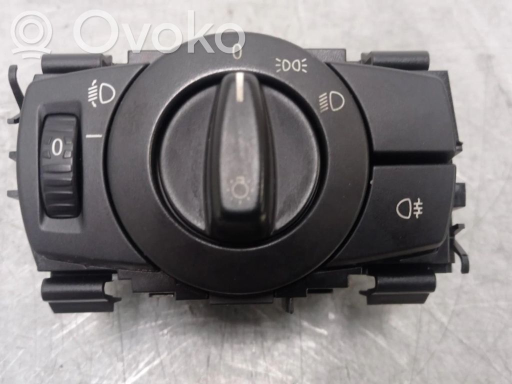 Light switch   693279503